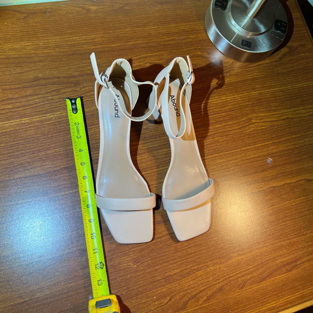 Women’s size 13 heels abound tan/nude block heel strap square toe 2.5” heel new